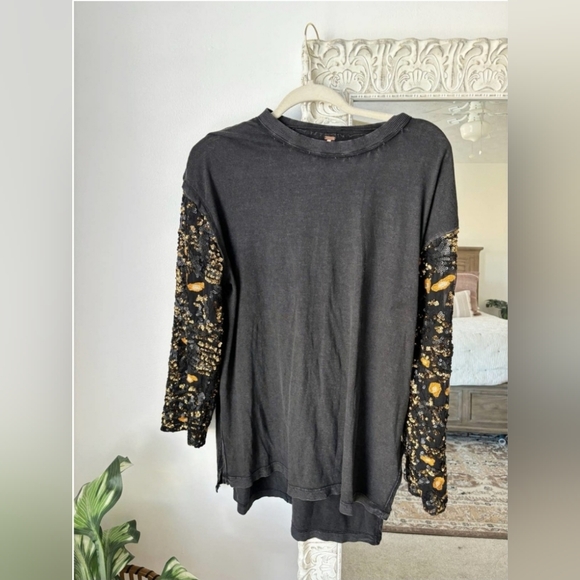 *NWT* We The Free (Free People) Sequin sleeve top - Picture 1 of 6